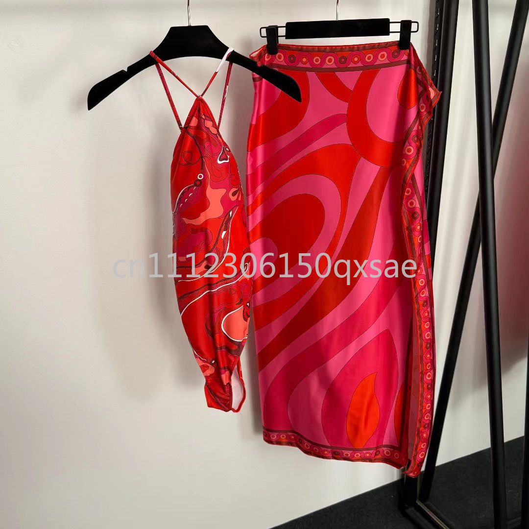 Classic Design Women's Red Sca - Street Fashion Logo のレビューと価格