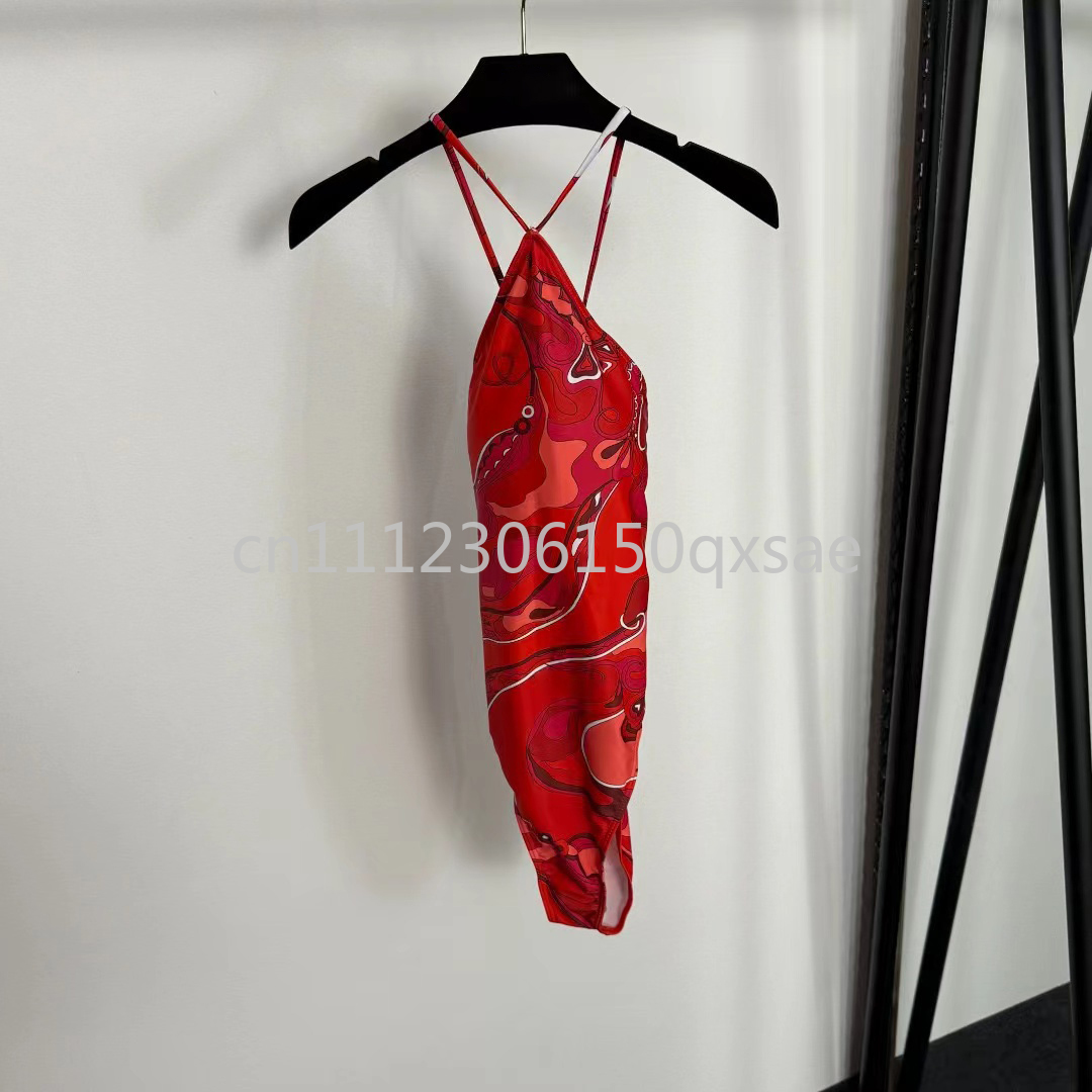 Classic Design Women's Red Sca - Street Fashion Logo のレビューと価格
