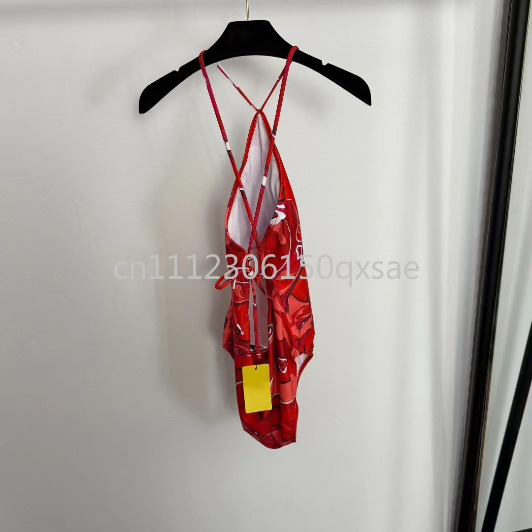 Classic Design Women's Red Sca - Street Fashion Logo のレビューと価格